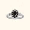 Josephina Jewelry Ringen | Vintage Onyx Flower Ring