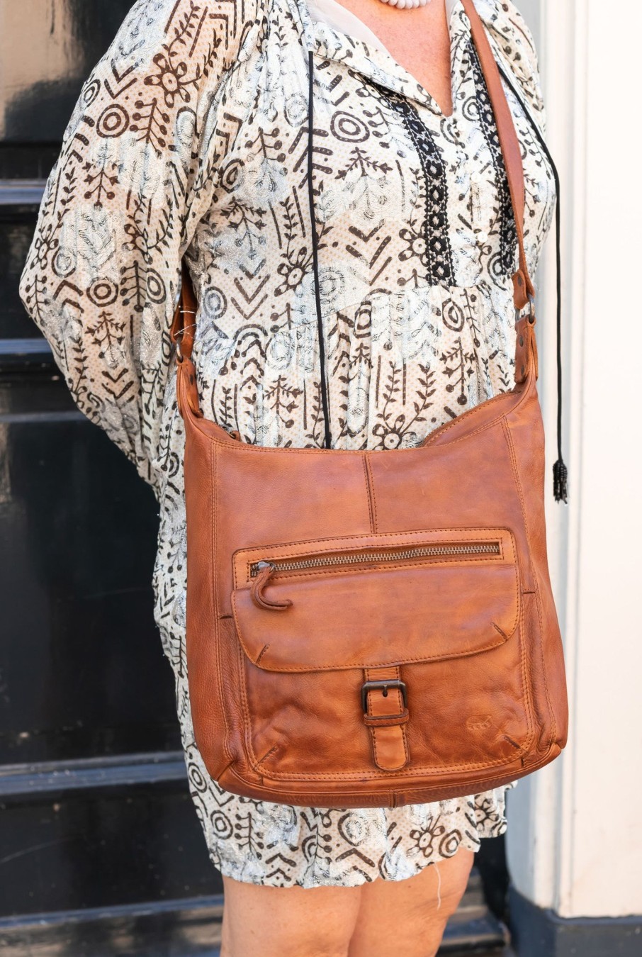 Bear Design Middelmaat Schoudertassen | Schoudertas 'Anna' Cl 32612 Cognac