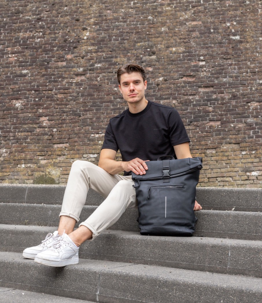 New Rebels Laptoptassen T/M 15,6 Inch | Rugzak 'Mart' 16L Zwart